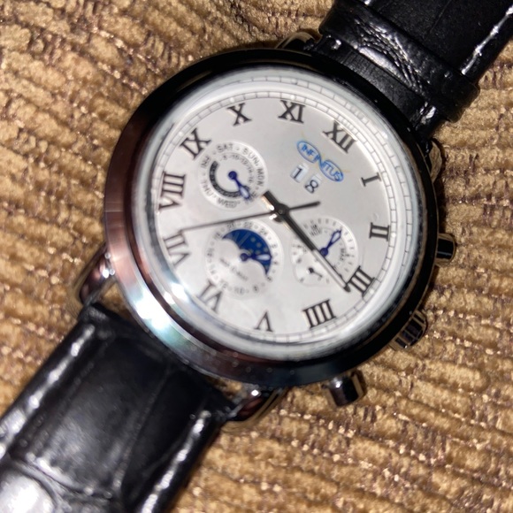 Watch - Picture 3 of 10